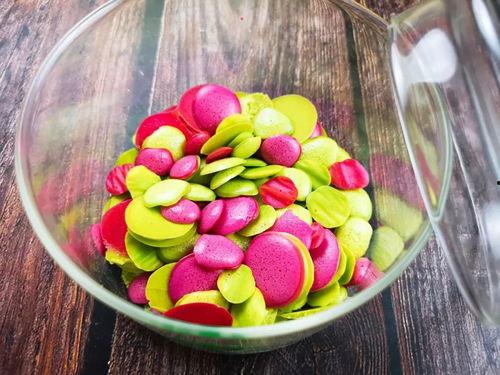 小布娱乐边吃零食边吃瓜,零食瓜果相伴，轻松畅享娱乐时光